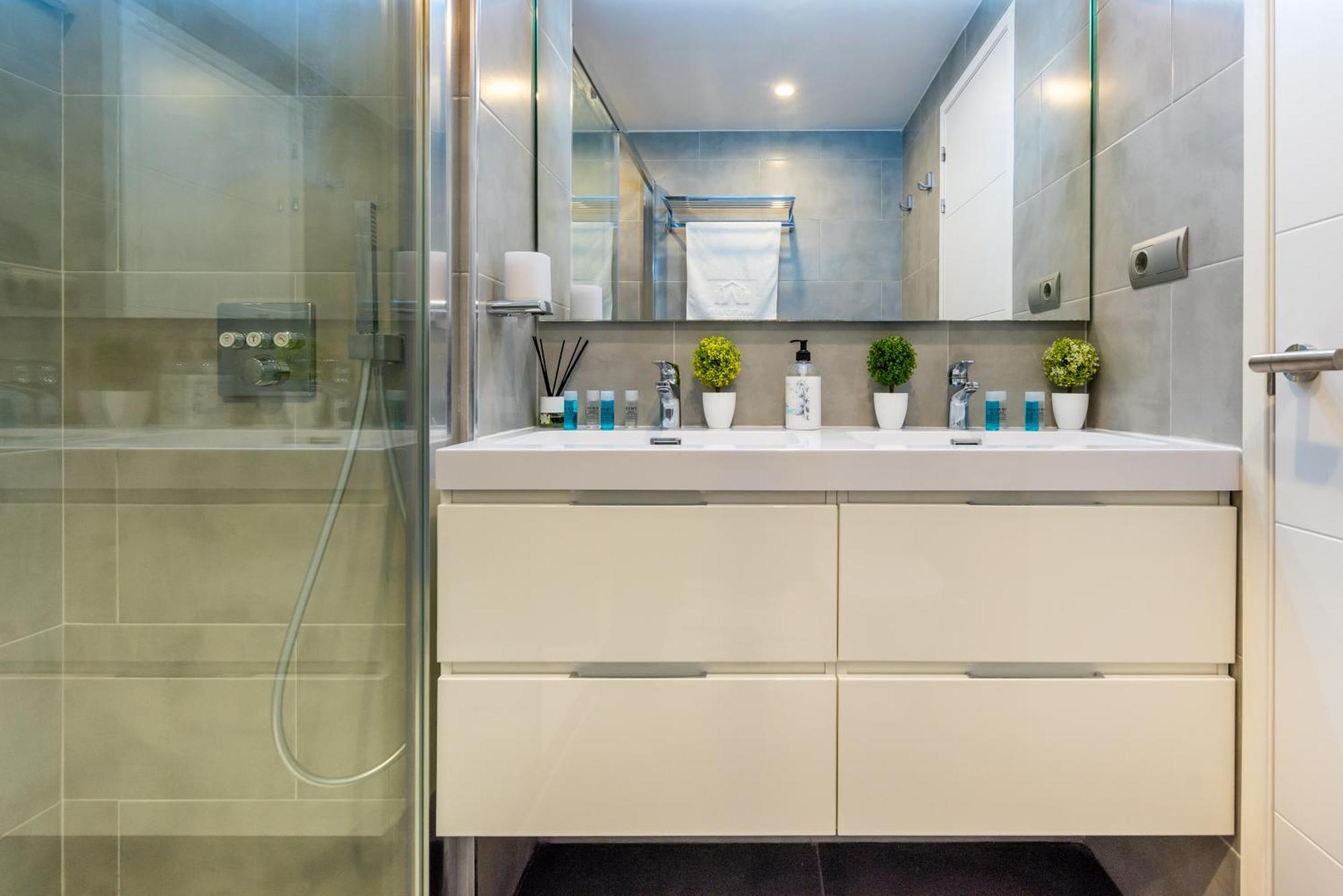Wintowinrentals Executive Apt In Ocean House Complex Torremolinos Bagian luar foto