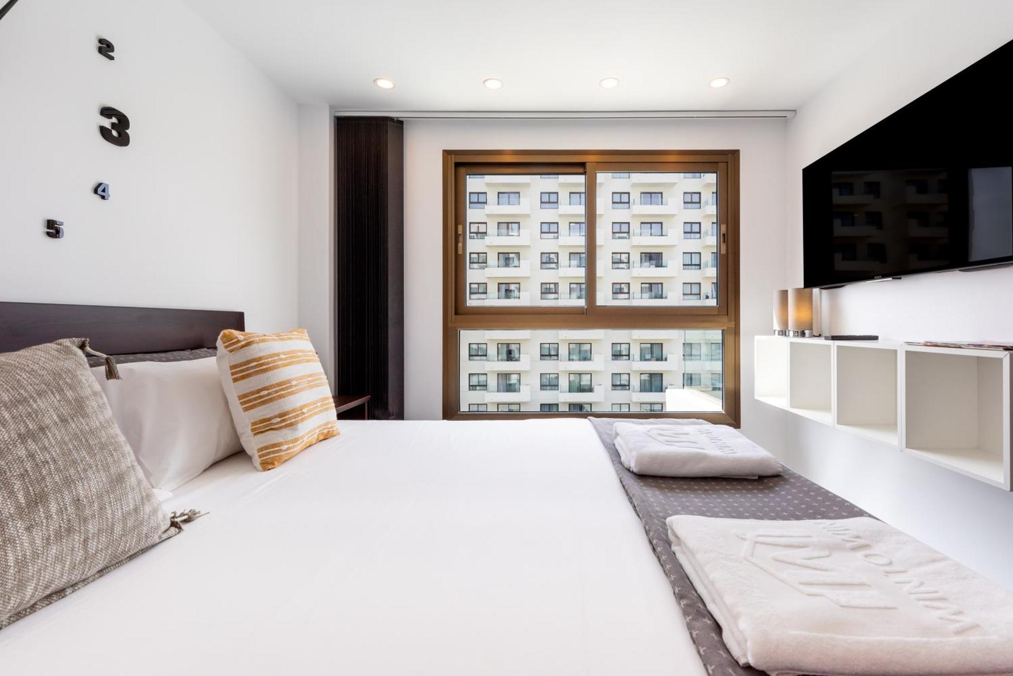 Wintowinrentals Executive Apt In Ocean House Complex Torremolinos Bagian luar foto